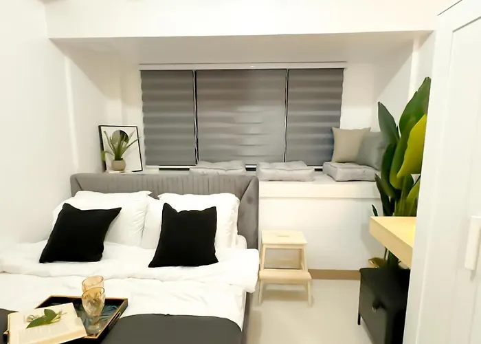White Aesthetic Lush In Makati L Wifi & Netflix I Lush 1912 *