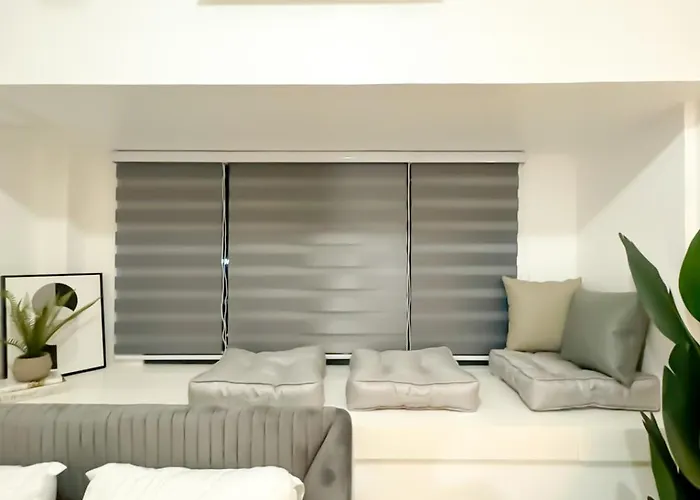 White Aesthetic Lush In Makati L Wifi & Netflix I Lush 1912 * Manila