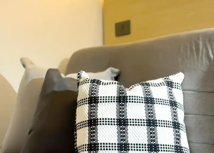Apartment White Aesthetic Lush In Makati L Wifi & Netflix I Lush 1912 *