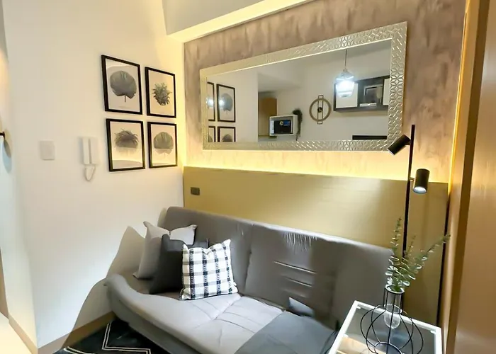 White Aesthetic Lush In Makati L Wifi & Netflix I Lush 1912