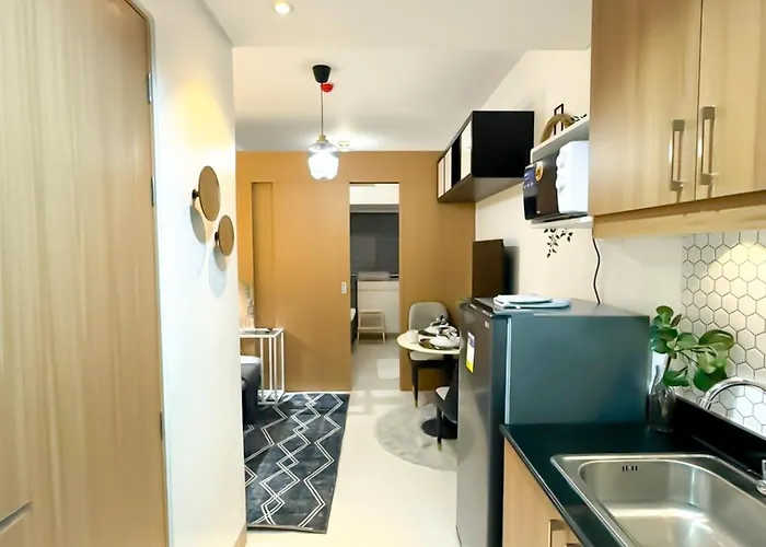 White Aesthetic Lush In Makati L Wifi & Netflix I Lush 1912 Apartment