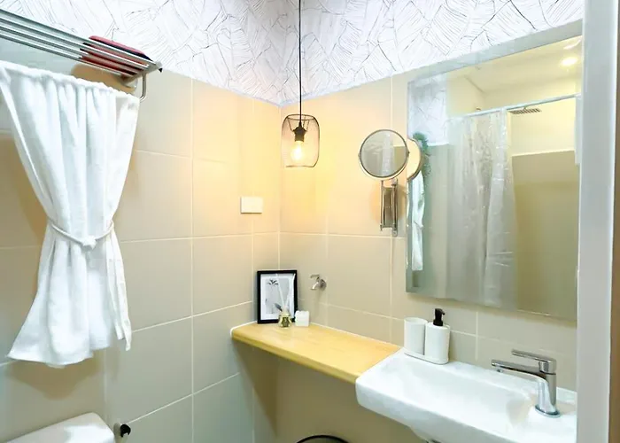 Apartment White Aesthetic Lush In Makati L Wifi & Netflix I Lush 1912