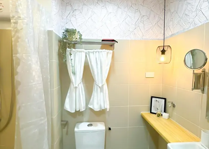 White Aesthetic Lush In Makati L Wifi & Netflix I Lush 1912 Apartment Manila