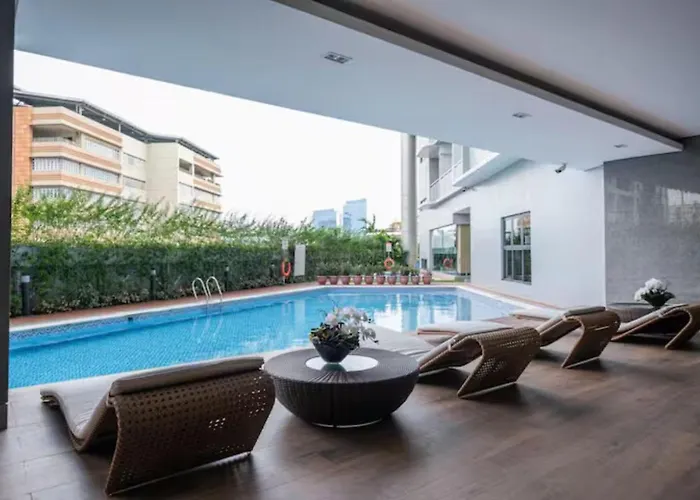 White Aesthetic Lush In Makati L Wifi & Netflix I Lush 1912 Apartment Manila