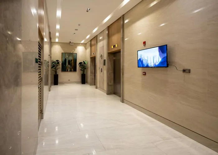 White Aesthetic Lush In Makati L Wifi & Netflix I Lush 1912 Apartment Manila