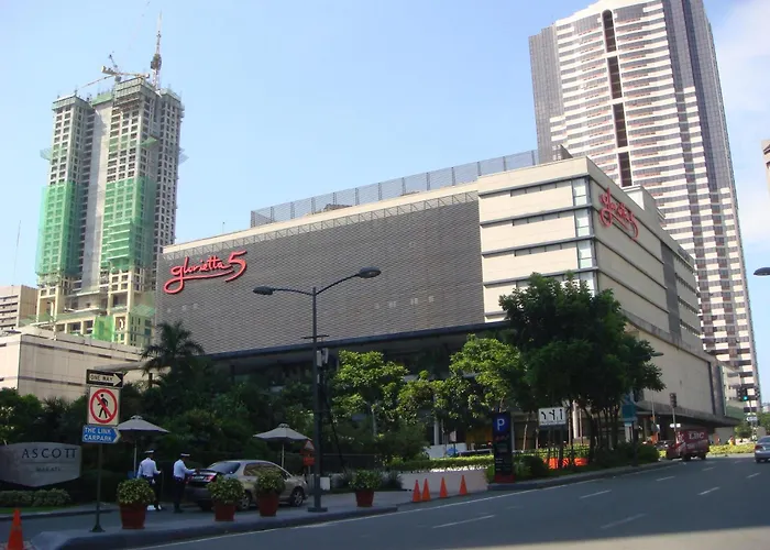 White Aesthetic Lush In Makati L Wifi & Netflix I Lush 1912 *